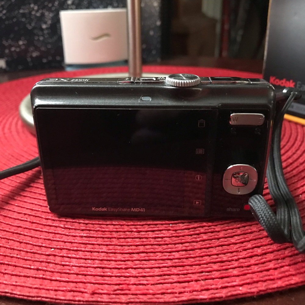 Digital Camera - Picture 4 of 4